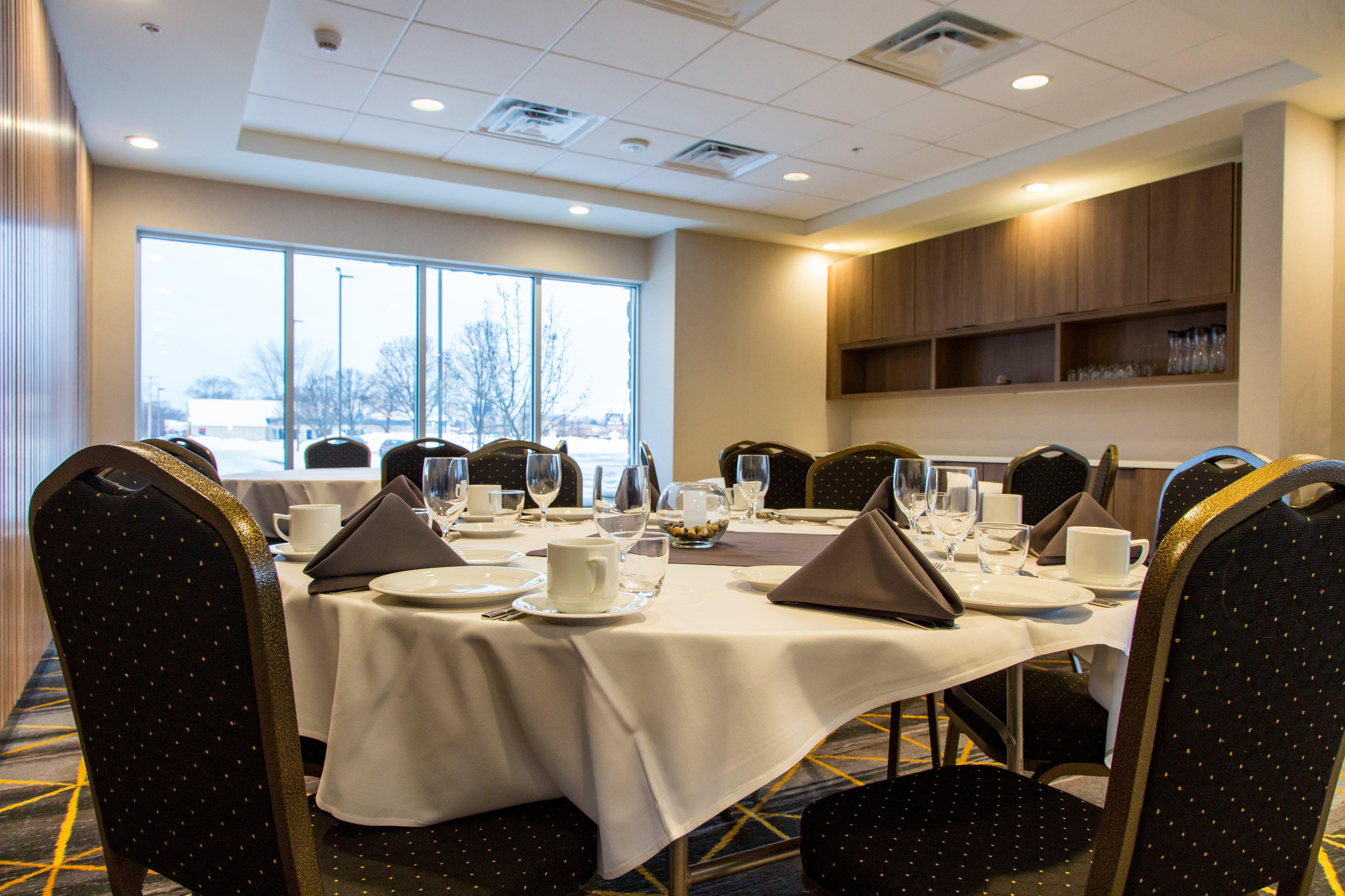 Holiday Inn Hotel & Suites - Mount Pleasant By Ihg Exterior foto